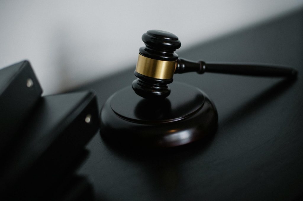 Rechtliche und regulatorische Aspekte